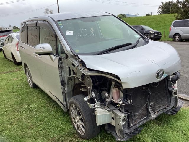 Toyota Noah/Voxy ZRR70