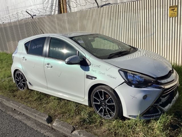 Toyota Aqua NHP10 2011-2015