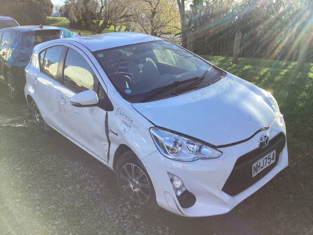 Toyota Aqua NHP10 2011-2015